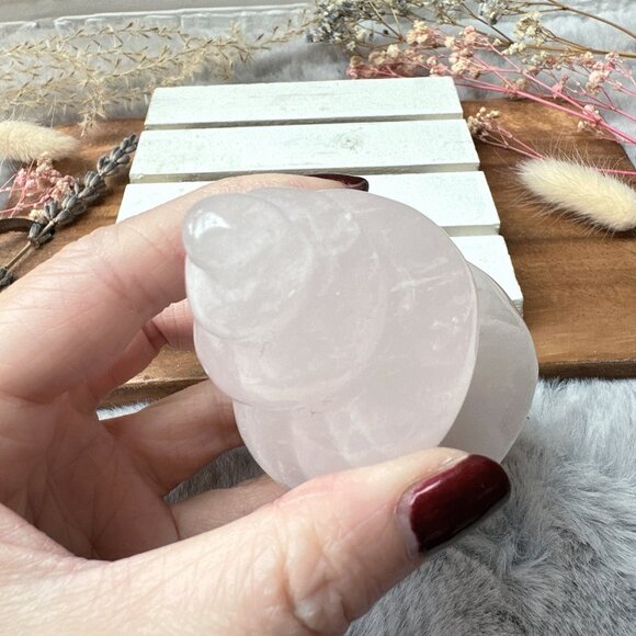 Rose Quartz Seashell Carving - Picture 3 of 8